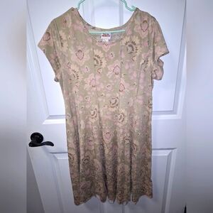 A Ruby Rd favorites Midi length capped sleeve dress in a size large.